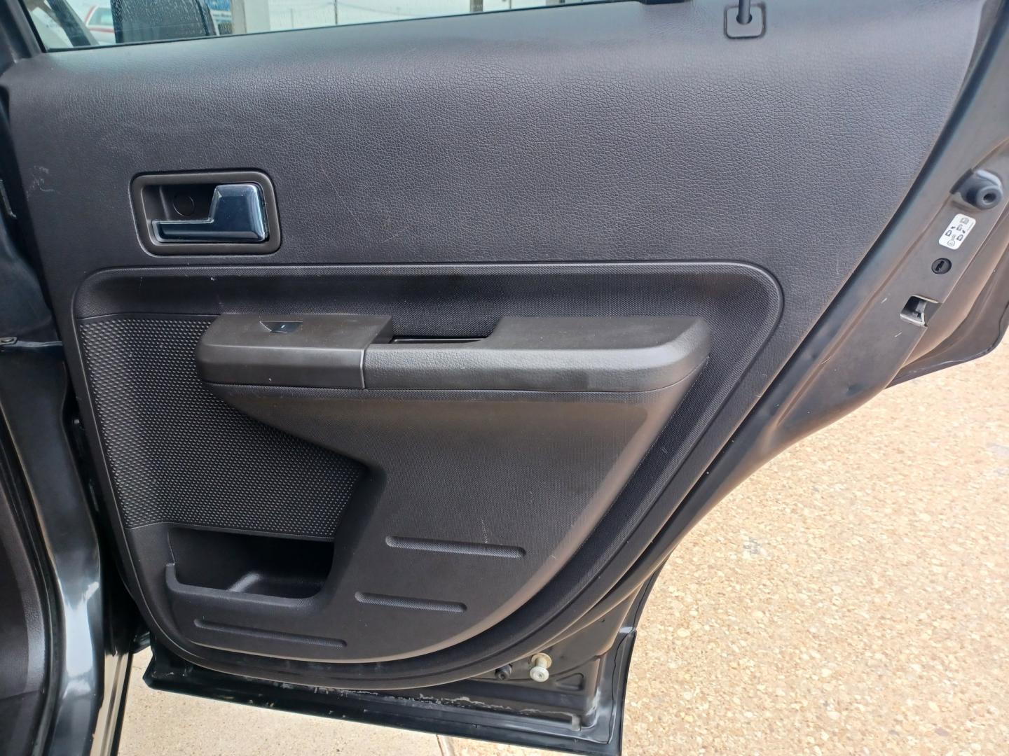 2007 GRAY /BLACK Ford Edge SEL FWD (2FMDK38C47B) with an 3.5L V6 DOHC 24V engine, 6-Speed Automatic Overdrive transmission, located at 2001 E. Lancaster, Ft. Worth, 76103, (817) 336-7000, 32.746181, -97.301018 - Photo#19